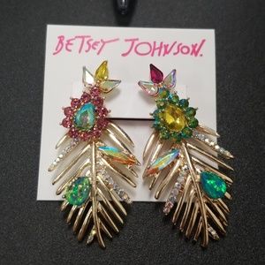 Betsey Johnson Leaf earrings